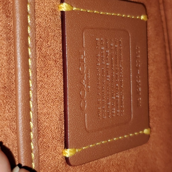 Coach Studio 19 - Picture 9 of 12